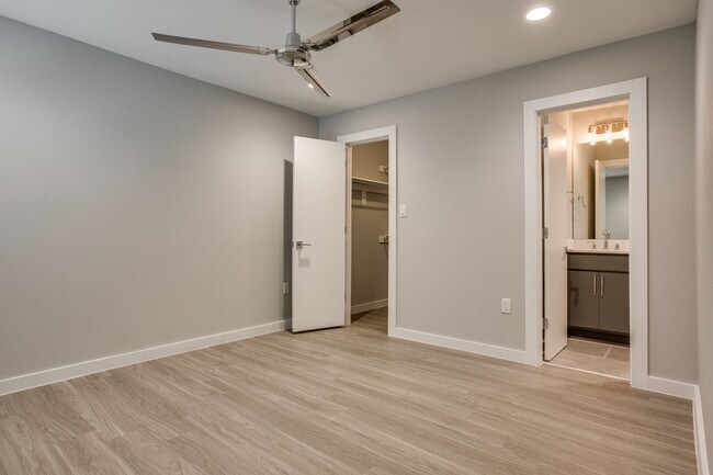 Photo - 1599 Washer and Dryer Included Unit 113