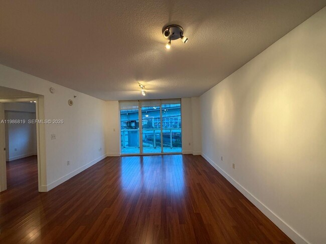 Photo - 31 SE 5th St Unidad 605