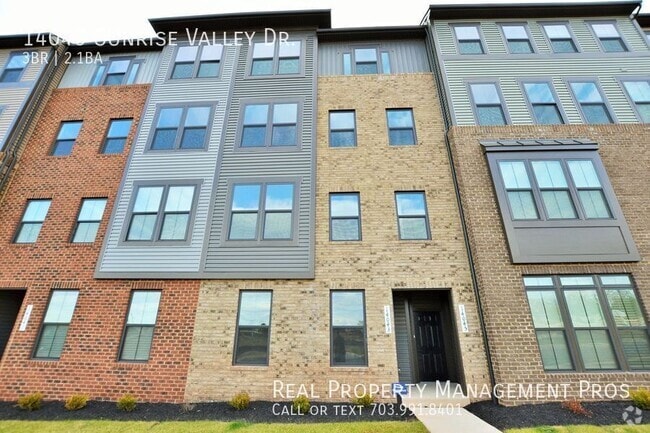 Building Photo - 14043 Sunrise Valley Dr Rental