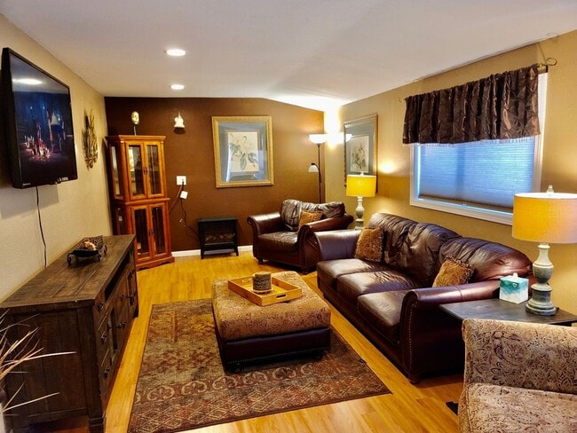 Photo - 4616 Peck Dr