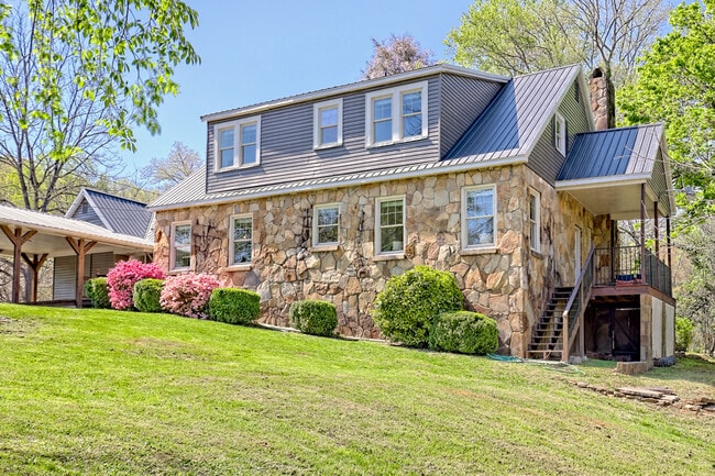 Photo - 174 Paris St