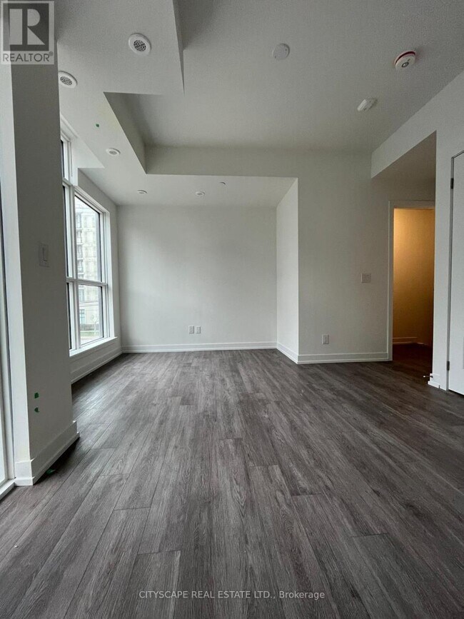 Photo - 861 Sheppard Ave W