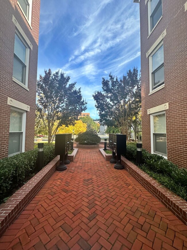 Photo - 910 Powhatan St Unit 105N
