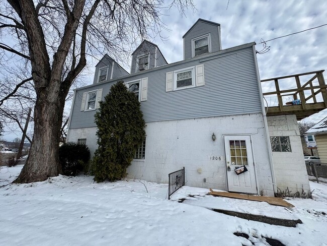 Photo - 3 Bedroom 2 Bath in Natrona Heights, PA!