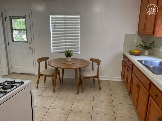 Photo - 1 Bed 1 Bath with In Unit Laundry and AC Available in PRIME Echo Park! Unit #1447 1/2