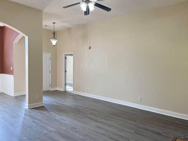 Photo - 101 Mallards Landing Dr