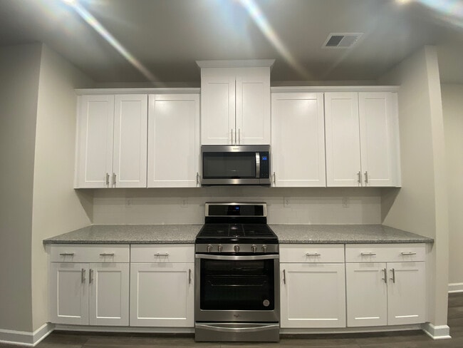 Room in Townhome on Memorial Pkwy