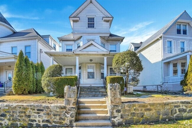 Building Photo - 85 Parkway Rd Unit 3L Rental