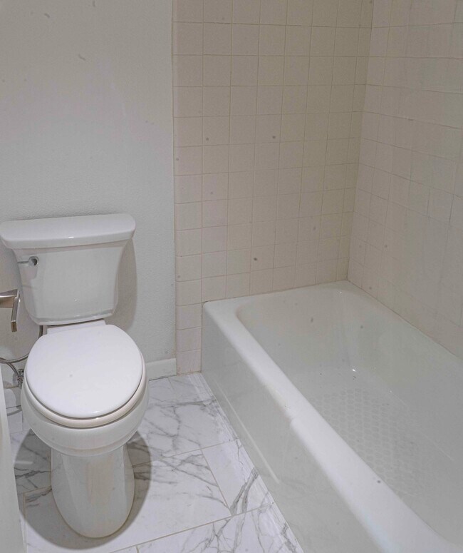 Photo - 2017 Normandy Ct Unit 2017