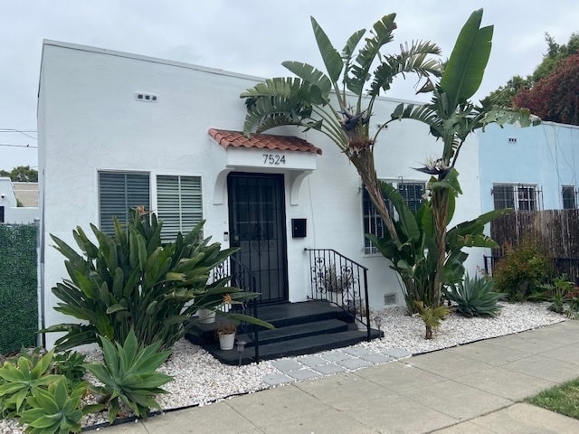 Building Photo - 7524 Willoughby Ave Rental