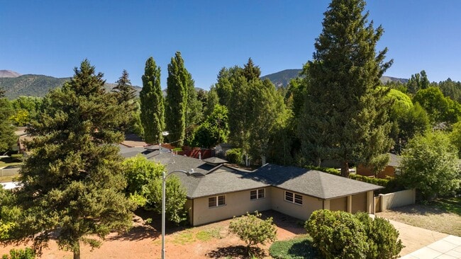 Photo - Reburbished 3bd/2ba, 2,275 sq ft home in Coconino Estates close to Hospital, park, downtown Flags...