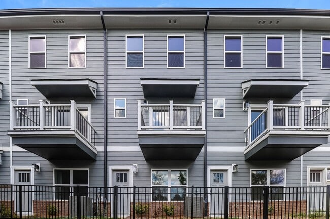 Photo - Beautiful 3BR 3.5BA Townhome w/ Full Appliance Kitchen Garage Parking in West End