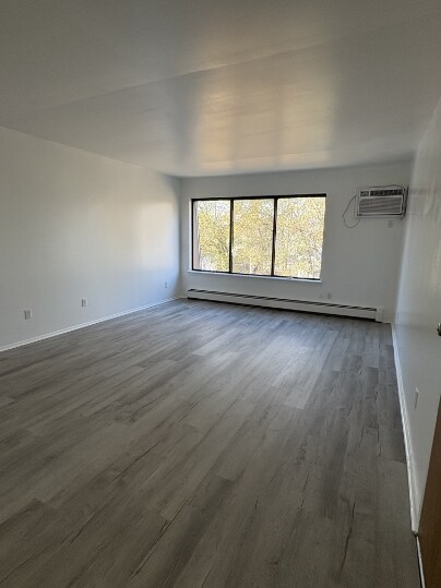 Photo - 695 Capital Ave NE Unidad 32