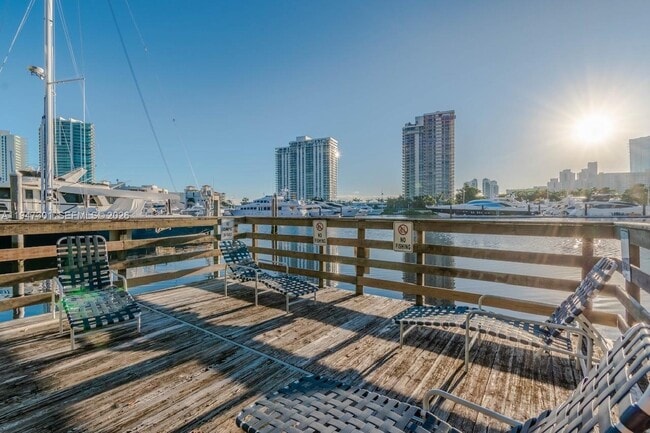 Photo - 19555 E Country Club Dr Unit 8505