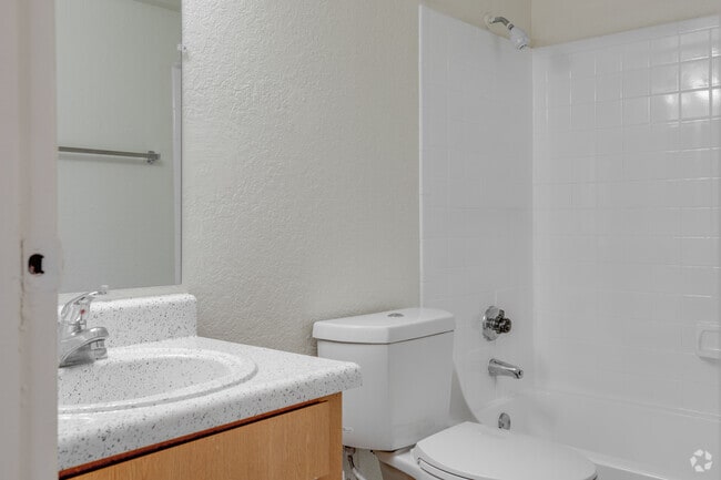 2BR, 1BA - 620SF