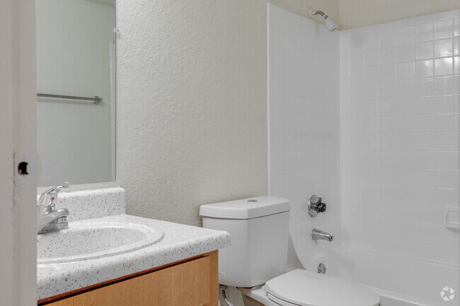 2BR, 1BA - 620SF - Quail Gardens