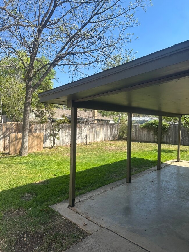 Photo - 2926 Briargrove Ln