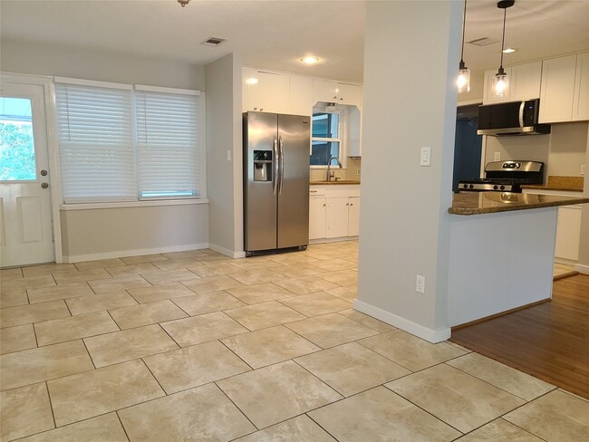 Photo - 3314 Rochdale St