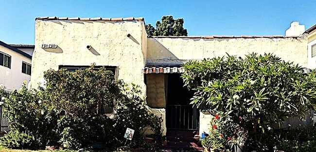 Building Photo - 7315 Willoughby Ave Unit 7315