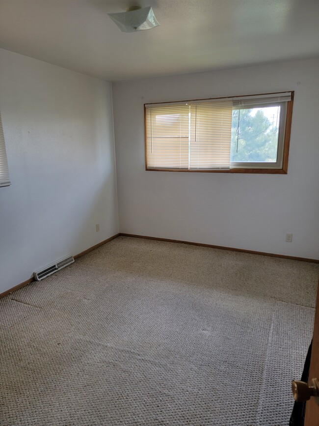 9626 W Silver Spring Dr Apartments Unit 4 - Milwaukee, WI | ForRent.com