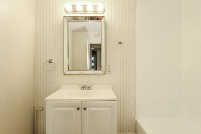 Photo - 1043 E Indianola Ave