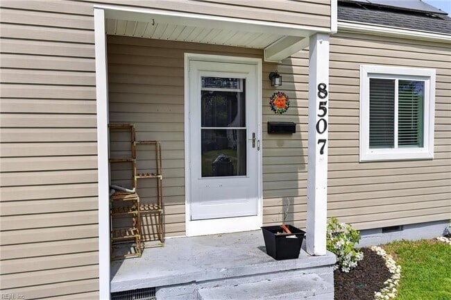 Photo - 8507 Chapin St