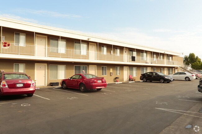 Photo - 542 D St Apartments