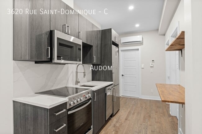 Building Photo - 3620 Rue Saint-Dominique Unit C