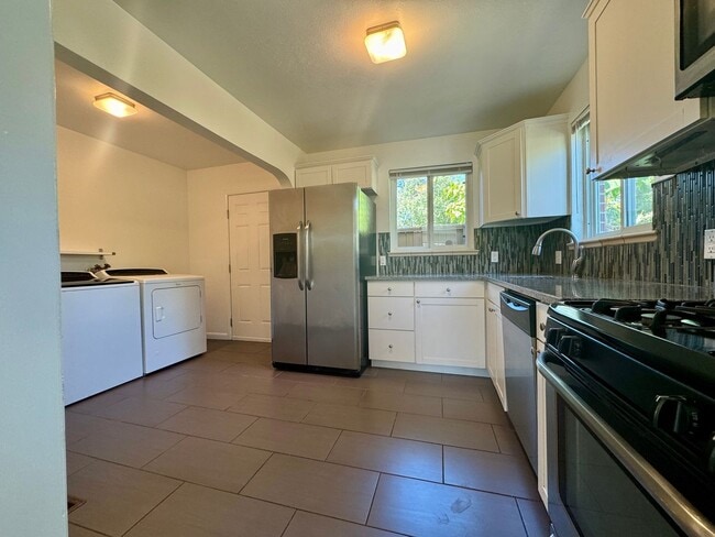 Photo - 2 Bedroom, 1 Bathroom Duplex in Denver! Available August!!