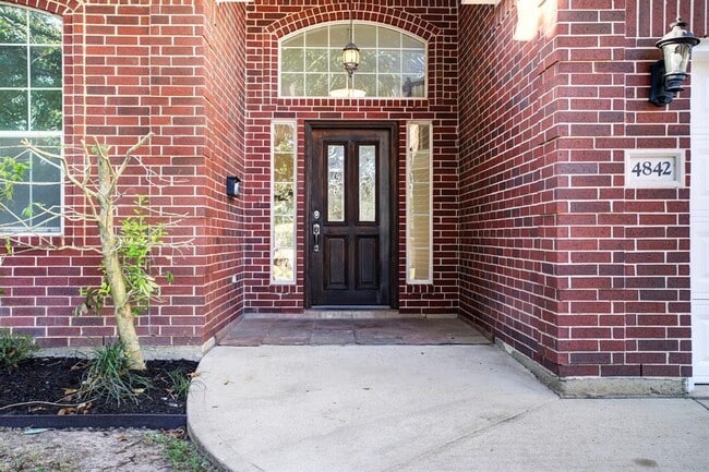 Photo - 4842 Sanford Rd