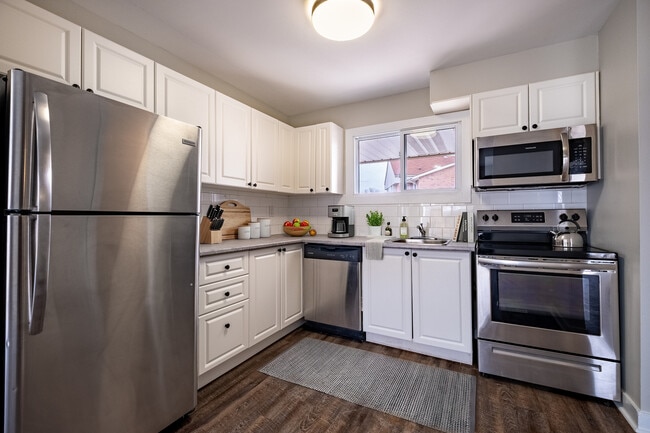 Photo - 15 Millwood Crescent