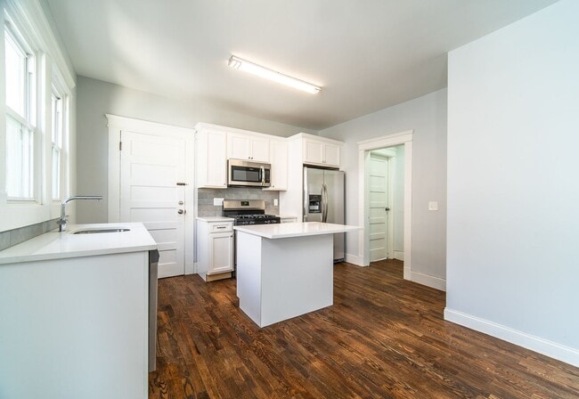 Building Photo - 83 Division St Unit 2