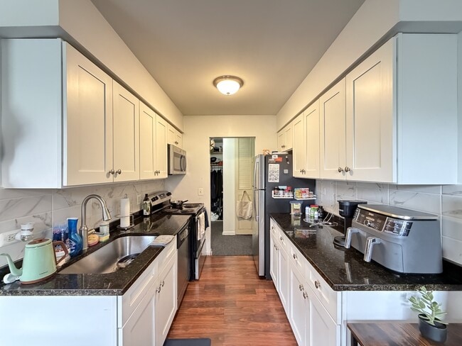 Photo - 520 W Aldine Ave Unit 204