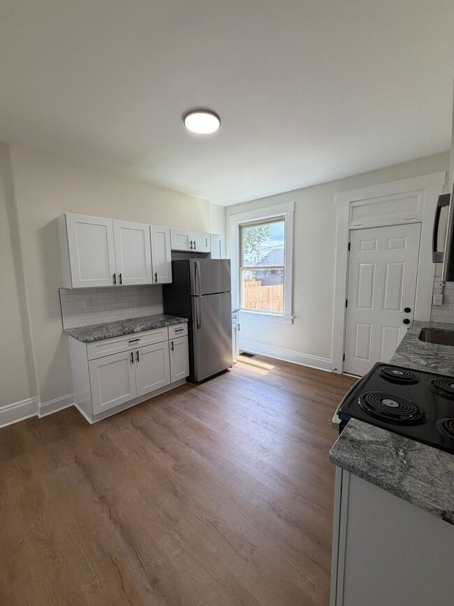 Photo - 423 Hanford St