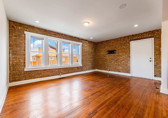 1633 W 76th St