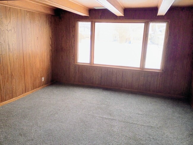 Photo - 839 1st St NE