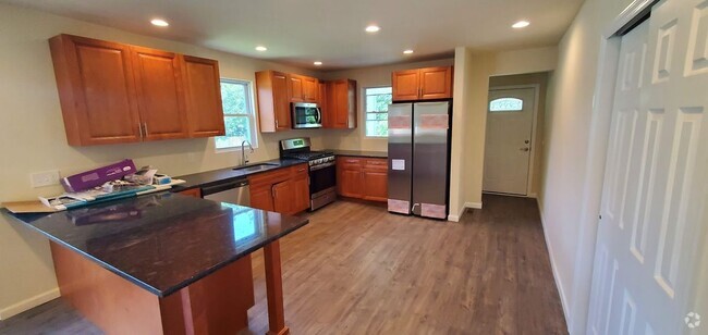 Building Photo - 4 Orchard Square Rental