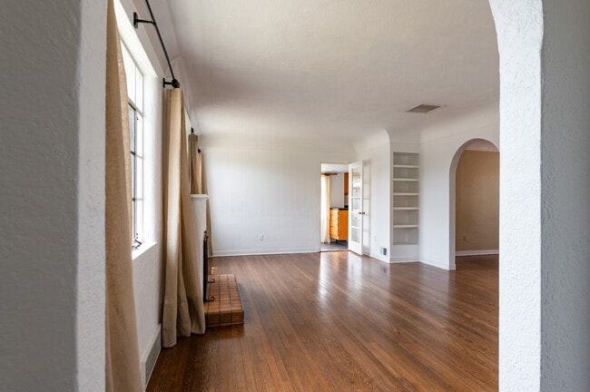 Photo - 601 Tulane Dr NE