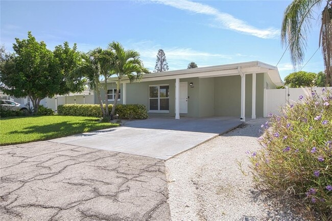 Building Photo - 3665 Belle Vista Dr E