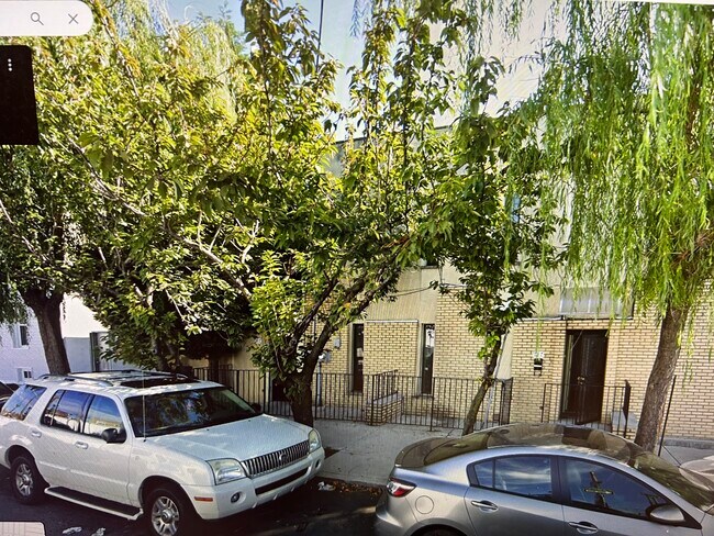 Entrance to 1st Floor Unit - 2855 Winton St Unit 2BD Corner Apt With Yard