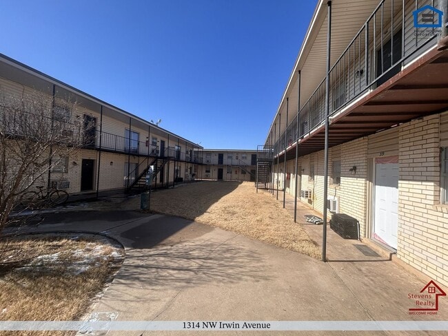 Building Photo - 1314 NW Irwin Ave