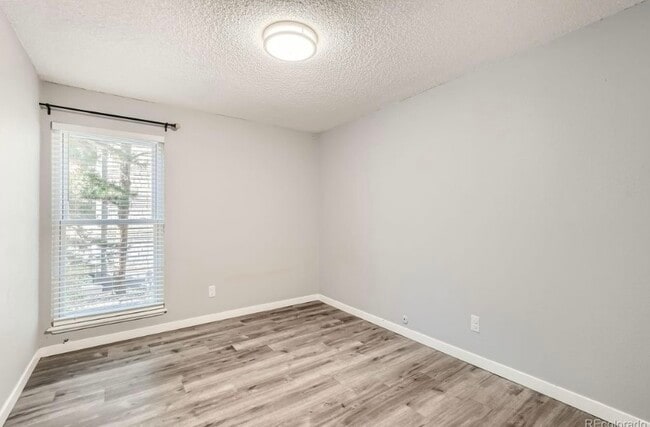 9757 E Peakview Ave Unidad B-8