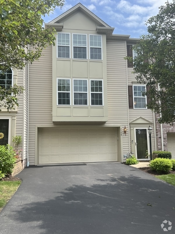 Building Photo - 2048 Michael Dr Rental