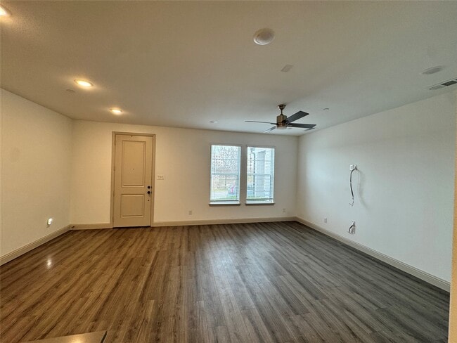 Photo - 4365 Union St