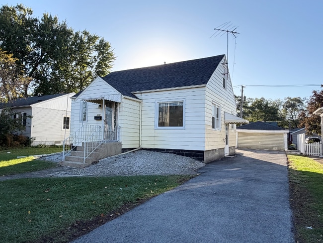 Photo - 18534 Wentworth Ave