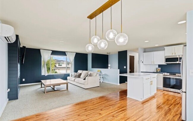 Photo - Newly Renovated & Ready to Impress!