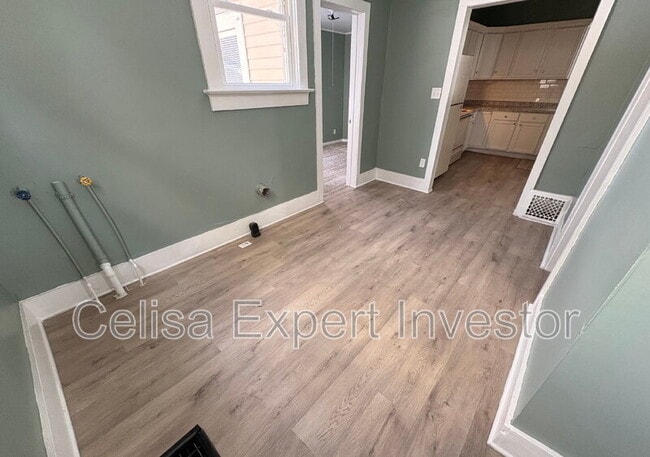 Photo - 3731 Webster St