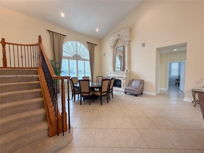 Photo - 3279 Huntington