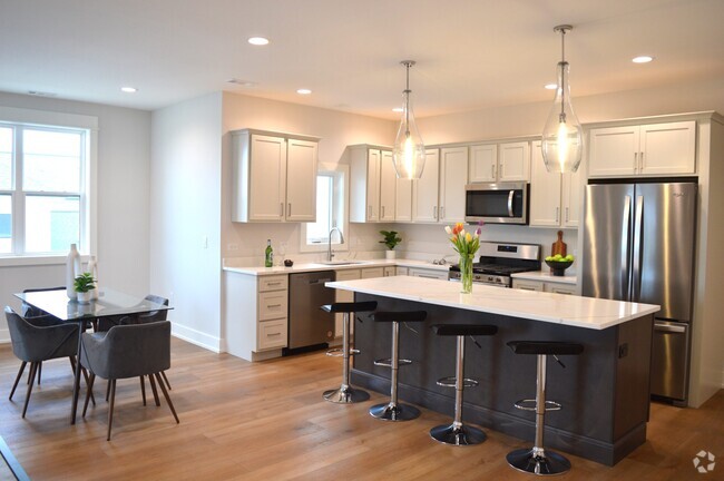 Building Photo - 247 NW 3rd Ave Rental