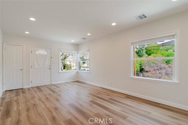 Photo - 1466 Stanley Ave